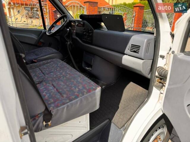 Белый Мерседес Sprinter, объемом двигателя 2.9 л и пробегом 423 тыс. км за 10500 $, фото 6 на Automoto.ua