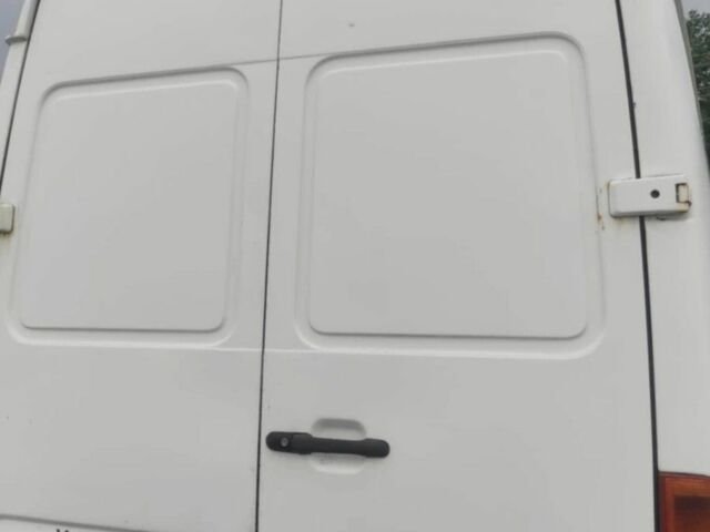Белый Мерседес Sprinter, объемом двигателя 0 л и пробегом 360 тыс. км за 8300 $, фото 1 на Automoto.ua