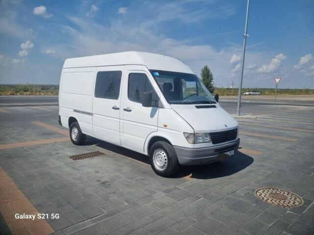 Белый Мерседес Sprinter, объемом двигателя 2.9 л и пробегом 600 тыс. км за 2600 $, фото 2 на Automoto.ua