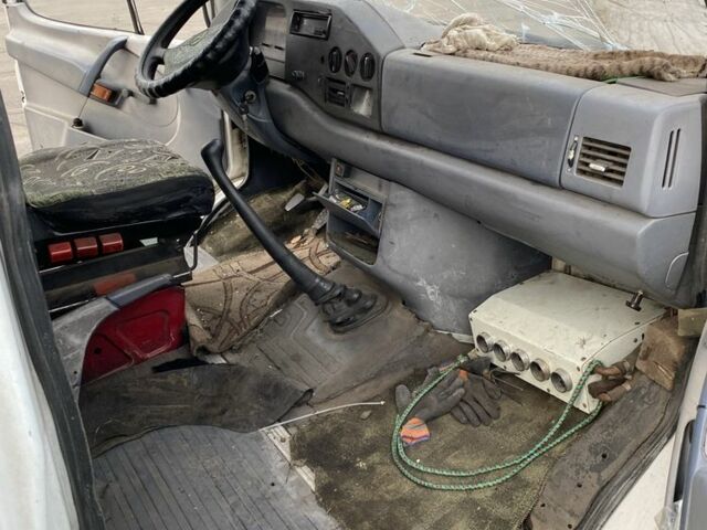 Белый Мерседес Sprinter, объемом двигателя 0 л и пробегом 366 тыс. км за 1350 $, фото 2 на Automoto.ua