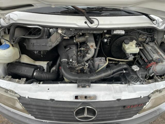 Белый Мерседес Sprinter, объемом двигателя 0 л и пробегом 2 тыс. км за 6500 $, фото 5 на Automoto.ua