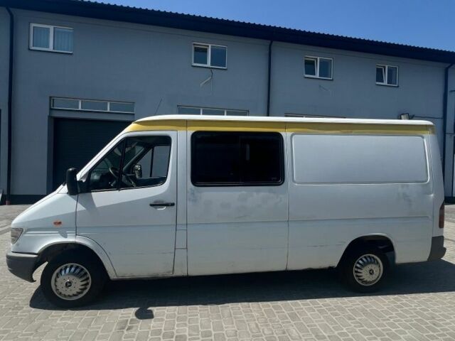 Белый Мерседес Sprinter, объемом двигателя 0 л и пробегом 650 тыс. км за 4350 $, фото 4 на Automoto.ua