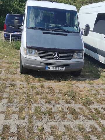 Белый Мерседес Sprinter, объемом двигателя 2.9 л и пробегом 300 тыс. км за 7500 $, фото 8 на Automoto.ua