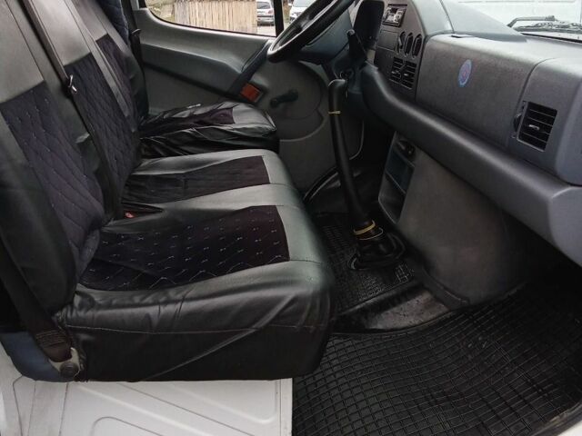 Белый Мерседес Sprinter, объемом двигателя 2.9 л и пробегом 400 тыс. км за 1900 $, фото 4 на Automoto.ua