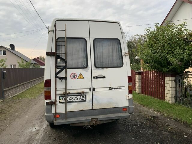 Белый Мерседес Sprinter, объемом двигателя 2.9 л и пробегом 496 тыс. км за 3700 $, фото 3 на Automoto.ua