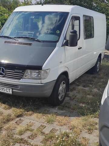 Белый Мерседес Sprinter, объемом двигателя 2.9 л и пробегом 300 тыс. км за 7500 $, фото 2 на Automoto.ua