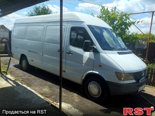 Белый Мерседес Sprinter, объемом двигателя 2.9 л и пробегом 810 тыс. км за 8700 $, фото 2 на Automoto.ua