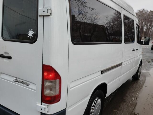 Белый Мерседес Sprinter, объемом двигателя 2.1 л и пробегом 530 тыс. км за 7000 $, фото 4 на Automoto.ua