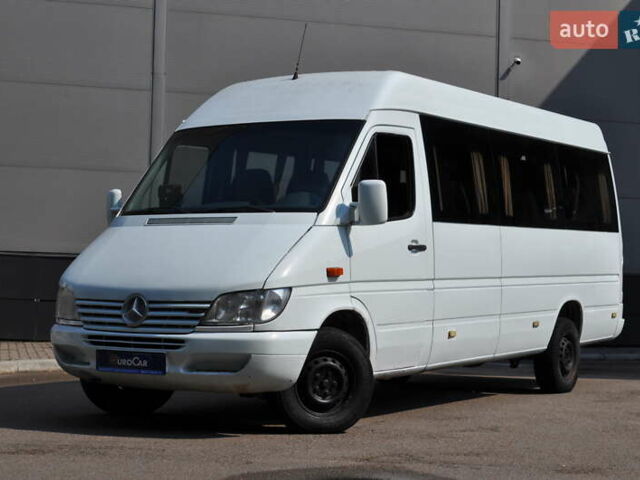 Белый Мерседес Sprinter, объемом двигателя 2.2 л и пробегом 900 тыс. км за 10300 $, фото 2 на Automoto.ua