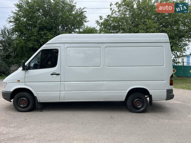Белый Мерседес Sprinter, объемом двигателя 2.3 л и пробегом 596 тыс. км за 8000 $, фото 14 на Automoto.ua