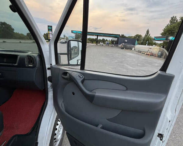 Белый Мерседес Sprinter, объемом двигателя 2.15 л и пробегом 640 тыс. км за 7800 $, фото 9 на Automoto.ua