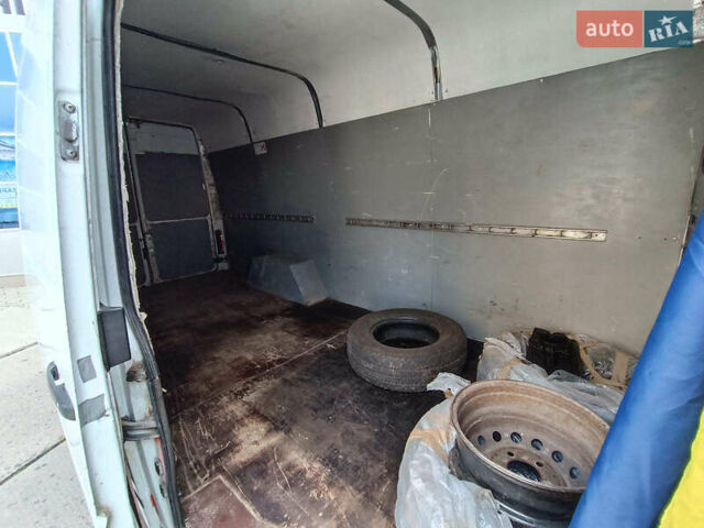 Белый Мерседес Sprinter, объемом двигателя 2.2 л и пробегом 732 тыс. км за 8240 $, фото 23 на Automoto.ua
