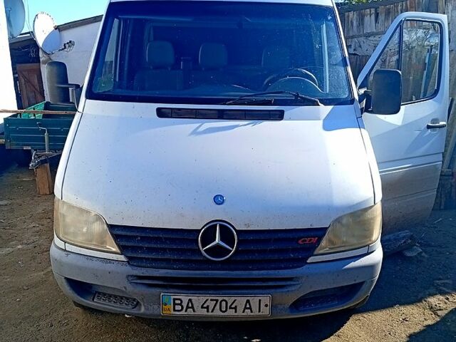 Белый Мерседес Sprinter, объемом двигателя 2.2 л и пробегом 519 тыс. км за 7400 $, фото 7 на Automoto.ua