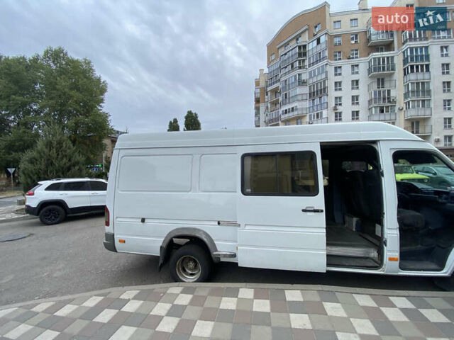 Белый Мерседес Sprinter, объемом двигателя 2.87 л и пробегом 883 тыс. км за 9100 $, фото 1 на Automoto.ua