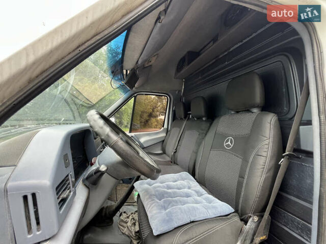 Белый Мерседес Sprinter, объемом двигателя 2.3 л и пробегом 596 тыс. км за 8000 $, фото 23 на Automoto.ua