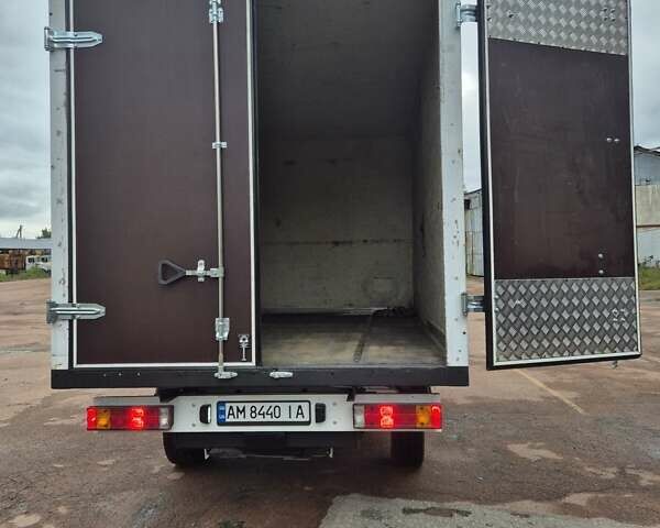 Белый Мерседес Sprinter, объемом двигателя 2.7 л и пробегом 670 тыс. км за 13400 $, фото 1 на Automoto.ua