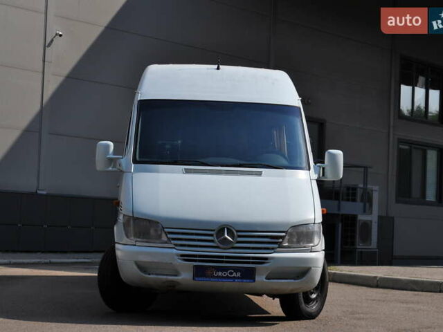 Белый Мерседес Sprinter, объемом двигателя 2.2 л и пробегом 900 тыс. км за 10300 $, фото 3 на Automoto.ua
