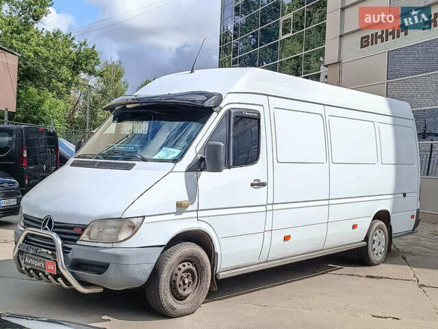 Белый Мерседес Sprinter, объемом двигателя 2.2 л и пробегом 732 тыс. км за 8240 $, фото 2 на Automoto.ua