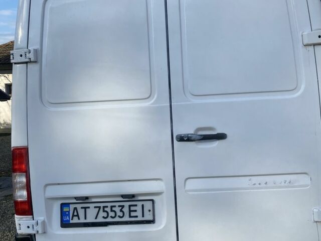 Белый Мерседес Sprinter, объемом двигателя 2.1 л и пробегом 760 тыс. км за 7700 $, фото 4 на Automoto.ua