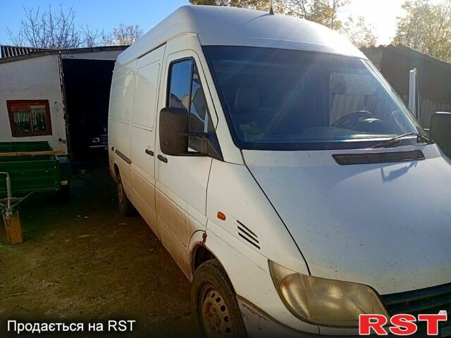 Белый Мерседес Sprinter, объемом двигателя 2.2 л и пробегом 519 тыс. км за 7400 $, фото 2 на Automoto.ua
