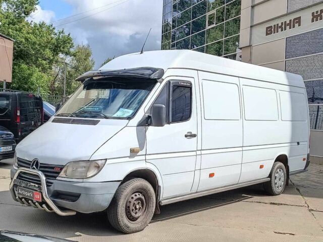 Белый Мерседес Sprinter, объемом двигателя 2.2 л и пробегом 732 тыс. км за 6680 $, фото 3 на Automoto.ua