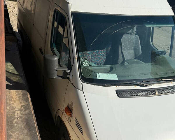 Білий Мерседес Sprinter, об'ємом двигуна 2.2 л та пробігом 500 тис. км за 4500 $, фото 2 на Automoto.ua