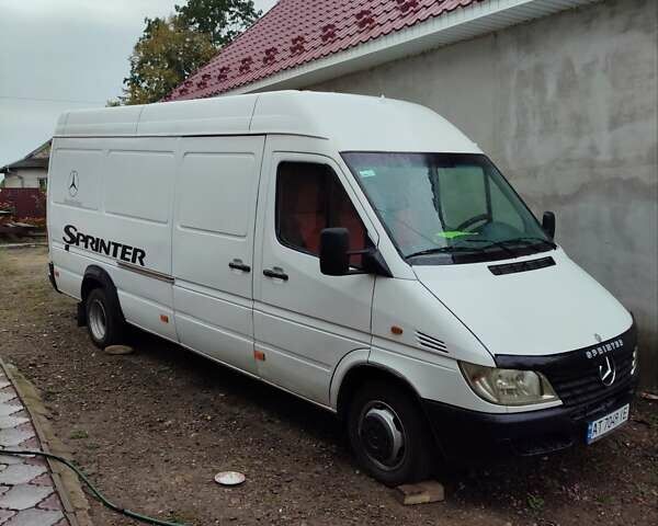 Белый Мерседес Sprinter, объемом двигателя 2.7 л и пробегом 682 тыс. км за 11800 $, фото 8 на Automoto.ua