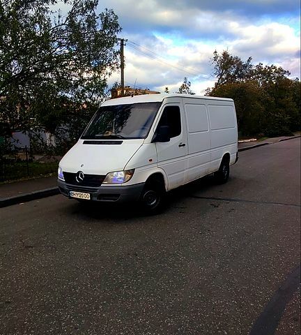 Білий Мерседес Sprinter, об'ємом двигуна 2.7 л та пробігом 300 тис. км за 7000 $, фото 2 на Automoto.ua