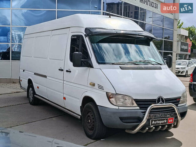 Белый Мерседес Sprinter, объемом двигателя 2.2 л и пробегом 732 тыс. км за 8240 $, фото 7 на Automoto.ua
