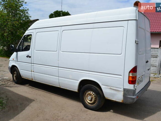 Белый Мерседес Sprinter, объемом двигателя 2.15 л и пробегом 374 тыс. км за 7000 $, фото 3 на Automoto.ua