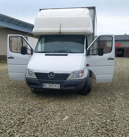 Белый Мерседес Sprinter, объемом двигателя 2.15 л и пробегом 526 тыс. км за 8200 $, фото 1 на Automoto.ua