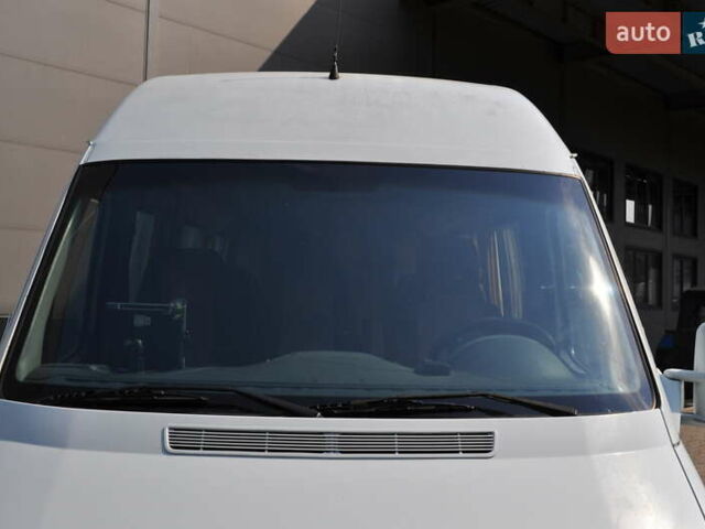 Белый Мерседес Sprinter, объемом двигателя 2.2 л и пробегом 900 тыс. км за 10300 $, фото 14 на Automoto.ua
