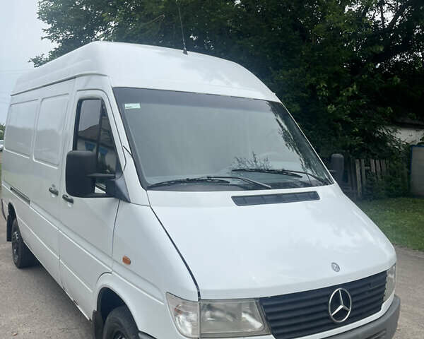 Белый Мерседес Sprinter, объемом двигателя 2.3 л и пробегом 596 тыс. км за 8000 $, фото 2 на Automoto.ua