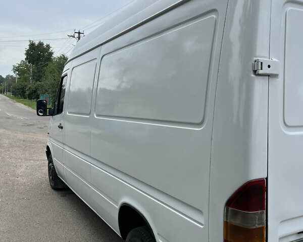 Белый Мерседес Sprinter, объемом двигателя 2.3 л и пробегом 596 тыс. км за 8000 $, фото 13 на Automoto.ua
