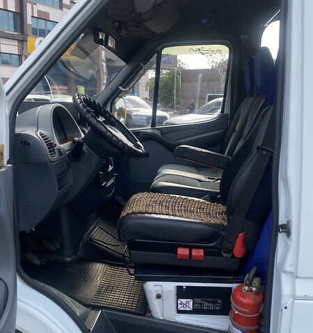 Белый Мерседес Sprinter, объемом двигателя 2.16 л и пробегом 600 тыс. км за 9800 $, фото 7 на Automoto.ua