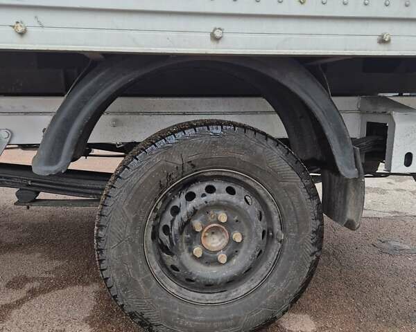 Белый Мерседес Sprinter, объемом двигателя 2.7 л и пробегом 670 тыс. км за 13400 $, фото 2 на Automoto.ua