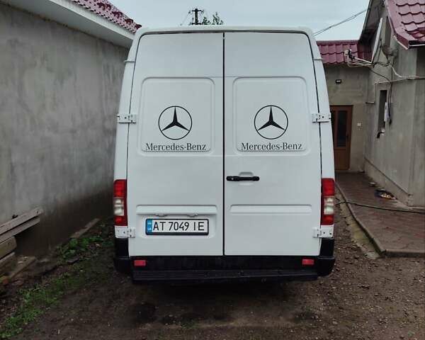 Белый Мерседес Sprinter, объемом двигателя 2.7 л и пробегом 682 тыс. км за 11800 $, фото 7 на Automoto.ua