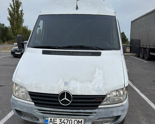 Белый Мерседес Sprinter, объемом двигателя 2.15 л и пробегом 640 тыс. км за 7800 $, фото 1 на Automoto.ua