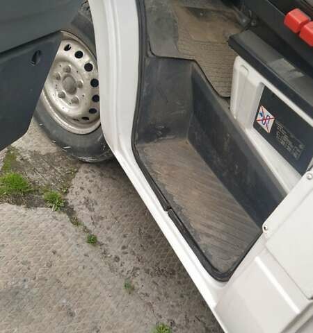 Белый Мерседес Sprinter, объемом двигателя 2.15 л и пробегом 526 тыс. км за 8200 $, фото 4 на Automoto.ua