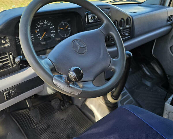 Белый Мерседес Sprinter, объемом двигателя 2.3 л и пробегом 400 тыс. км за 2799 $, фото 5 на Automoto.ua
