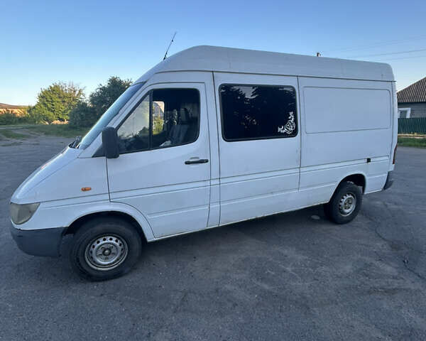 Білий Мерседес Sprinter, об'ємом двигуна 2.2 л та пробігом 500 тис. км за 6000 $, фото 1 на Automoto.ua
