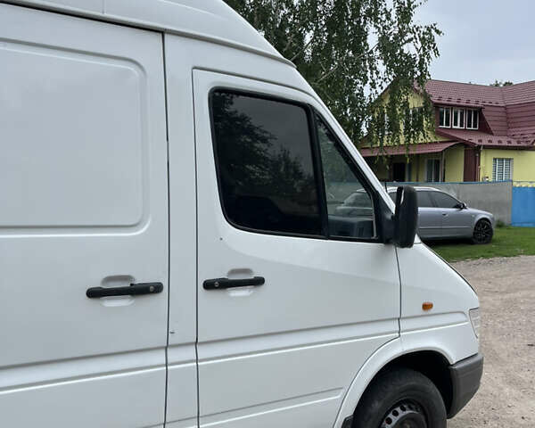 Белый Мерседес Sprinter, объемом двигателя 2.3 л и пробегом 596 тыс. км за 7250 $, фото 4 на Automoto.ua