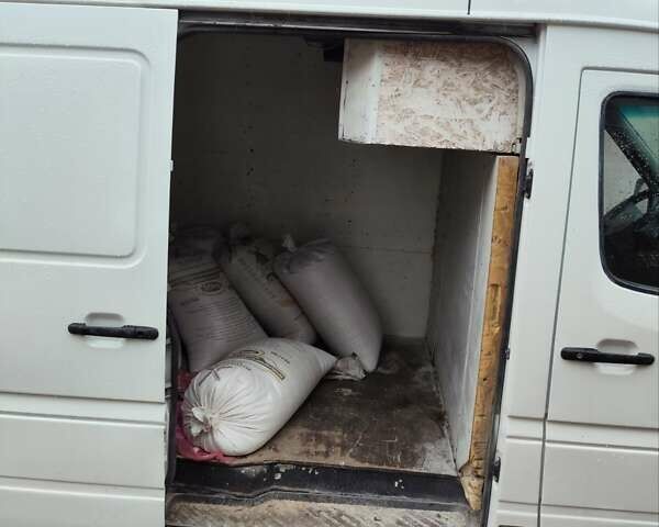 Белый Мерседес Sprinter, объемом двигателя 2.7 л и пробегом 682 тыс. км за 11800 $, фото 10 на Automoto.ua