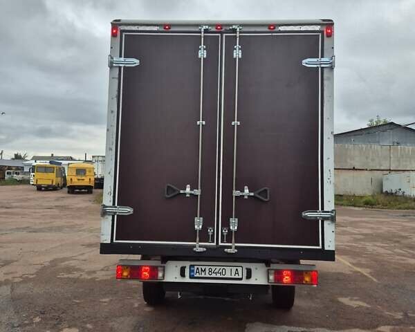 Белый Мерседес Sprinter, объемом двигателя 2.7 л и пробегом 670 тыс. км за 13400 $, фото 6 на Automoto.ua
