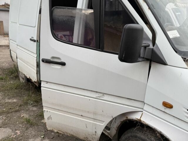 Белый Мерседес Sprinter, объемом двигателя 0 л и пробегом 2 тыс. км за 3000 $, фото 3 на Automoto.ua