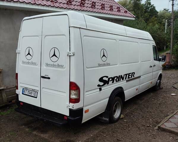 Белый Мерседес Sprinter, объемом двигателя 2.7 л и пробегом 682 тыс. км за 11800 $, фото 9 на Automoto.ua