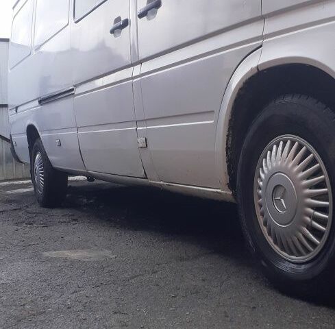 Белый Мерседес Sprinter, объемом двигателя 2.1 л и пробегом 575 тыс. км за 8000 $, фото 7 на Automoto.ua