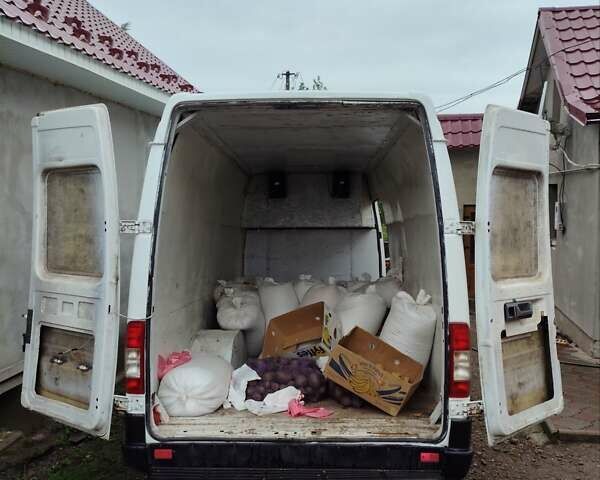Белый Мерседес Sprinter, объемом двигателя 2.7 л и пробегом 682 тыс. км за 11800 $, фото 4 на Automoto.ua