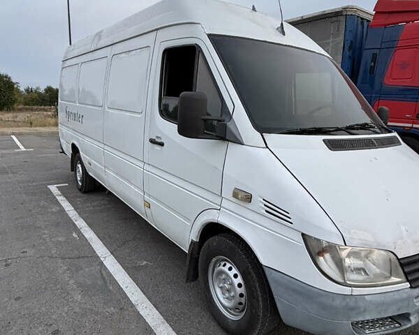 Белый Мерседес Sprinter, объемом двигателя 2.15 л и пробегом 640 тыс. км за 7800 $, фото 7 на Automoto.ua