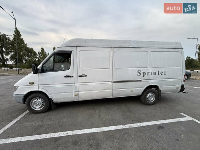 Белый Мерседес Sprinter, объемом двигателя 2.15 л и пробегом 640 тыс. км за 7800 $, фото 2 на Automoto.ua